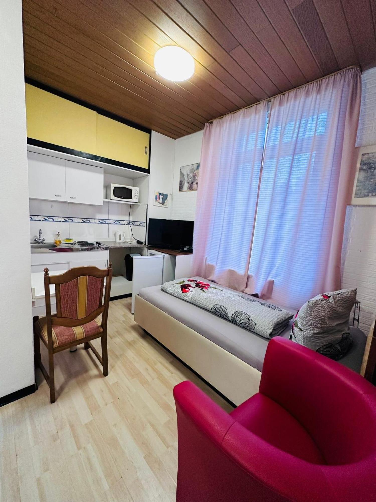 Hotel Gaestezimmer Siminciuc à Aix-la-Chapelle Extérieur photo